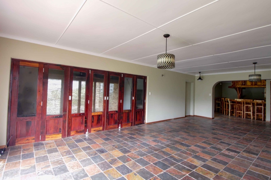 5 Bedroom Property for Sale in Paradise Beach Eastern Cape